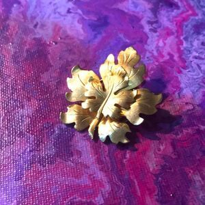 Vintage JERI LOU Scarf Clip